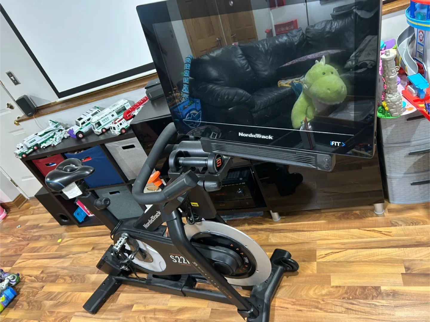 NordicTrack S22i Studio Cycle Exercise Bike image indicator(2)