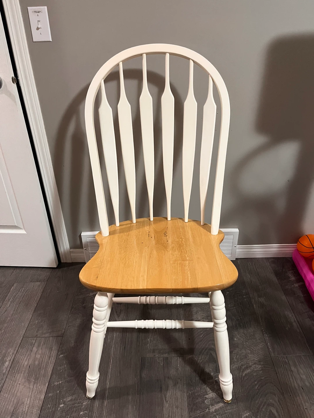 White Round Extendable Dining Table with 6 Chairs - photo 4