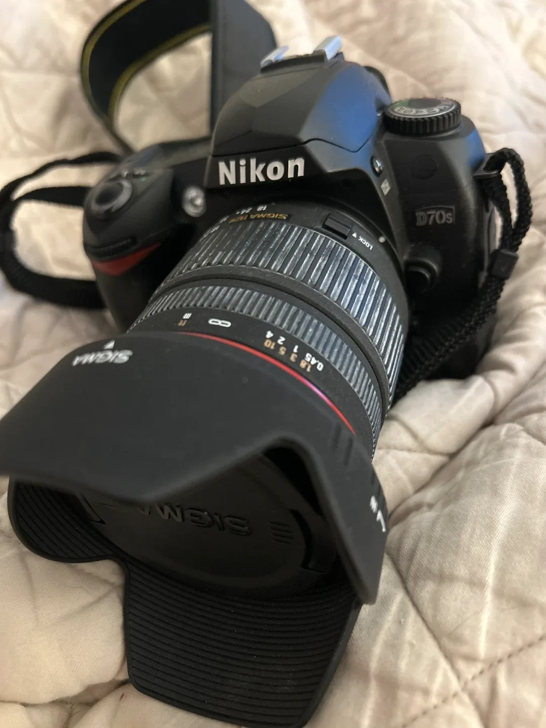 Nikon D50 DSLR Camera with Sigma Lens As-Is image indicator(6)