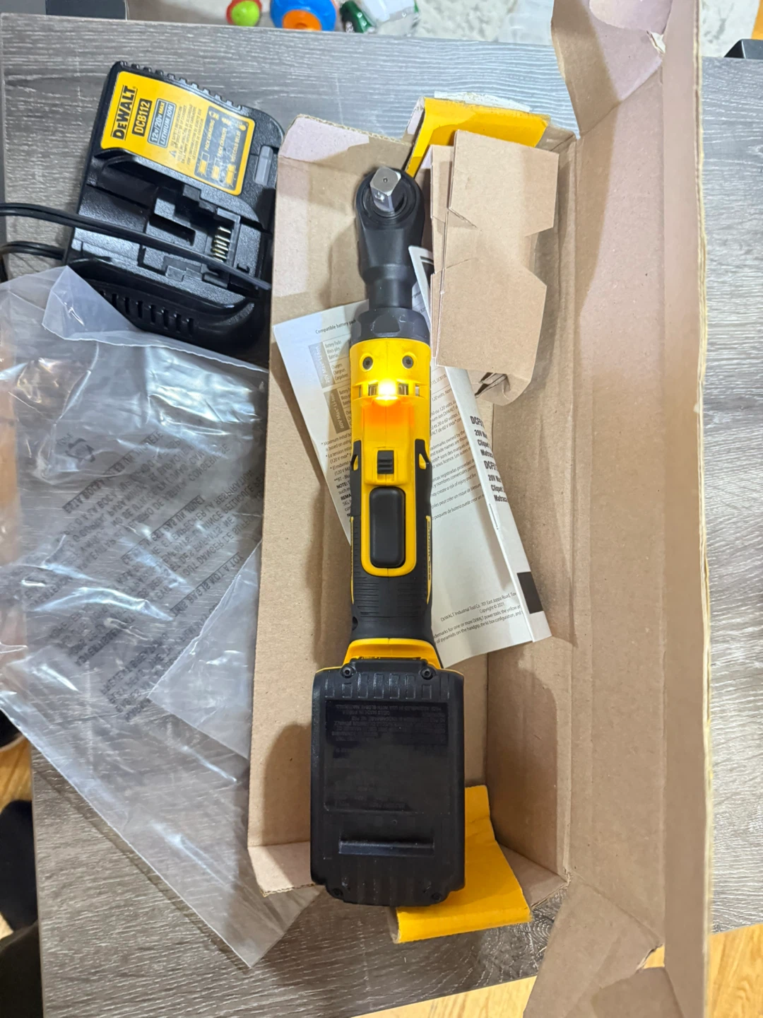 DeWalt 12V MAX XTREME 3/8" Cordless Ratchet Kit - photo 5