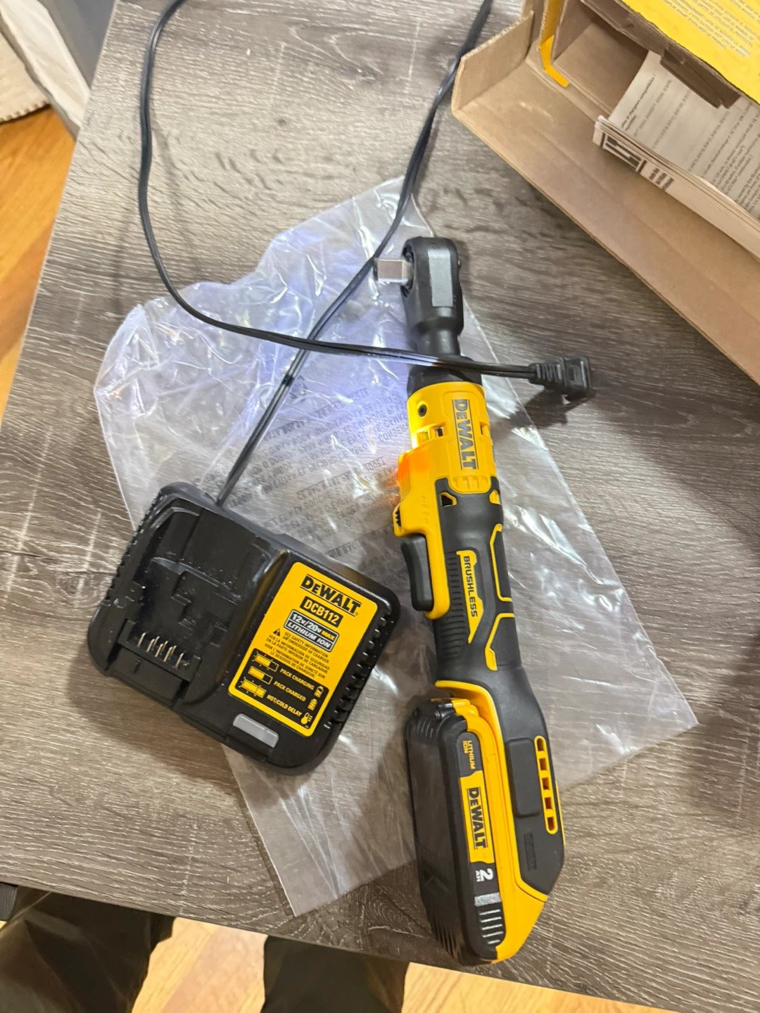 DeWalt 12V MAX XTREME 3/8" Cordless Ratchet Kit - photo 2