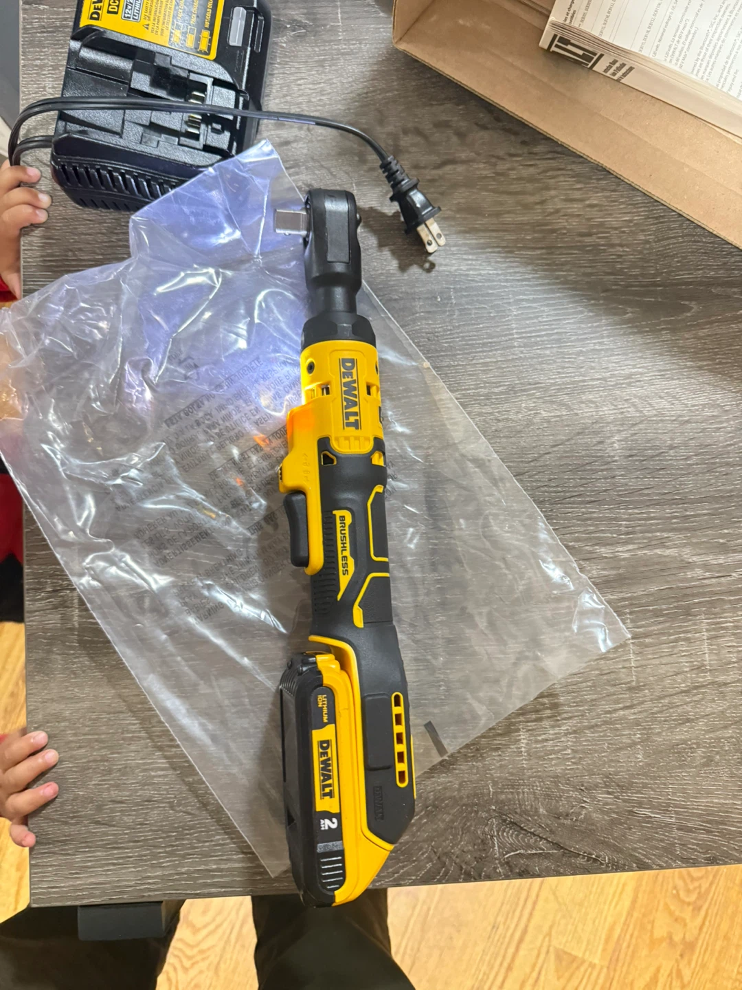 DeWalt 12V MAX XTREME 3/8" Cordless Ratchet Kit - photo 4