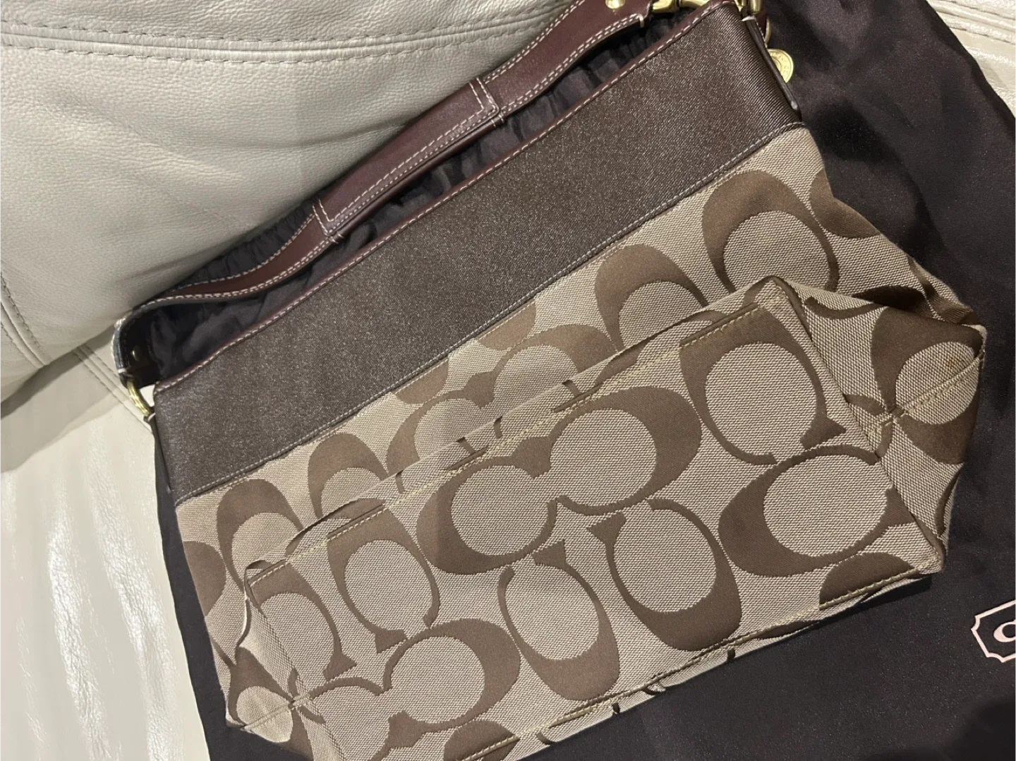 Coach Hobo Style Handbag image indicator(5)