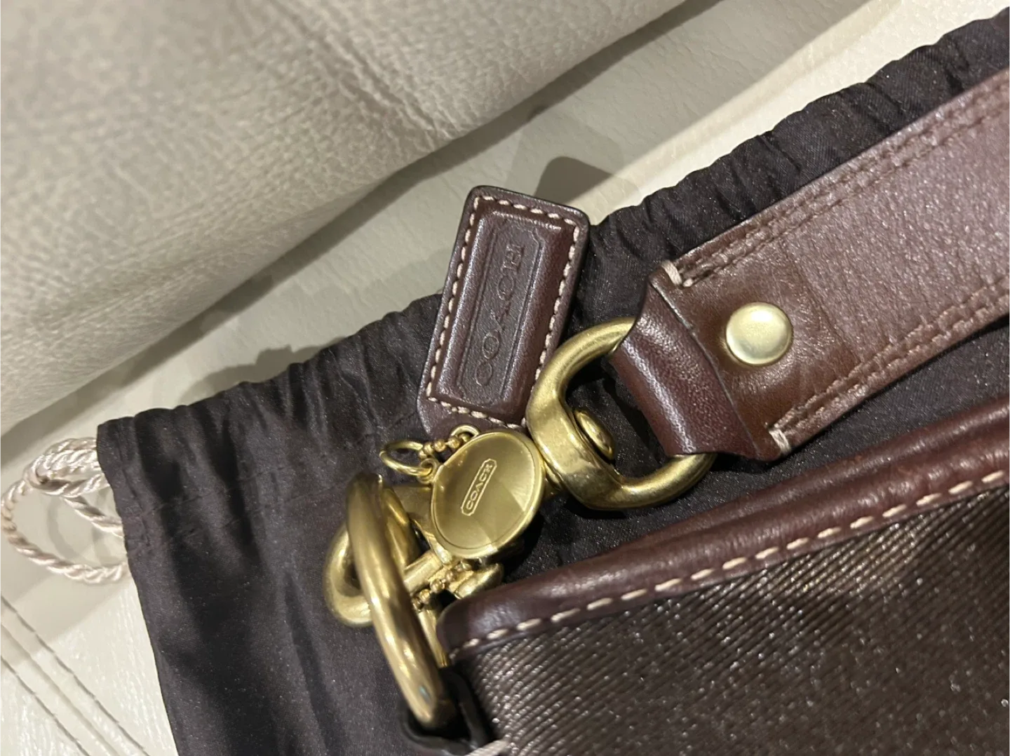 Coach Hobo Style Handbag image indicator(2)