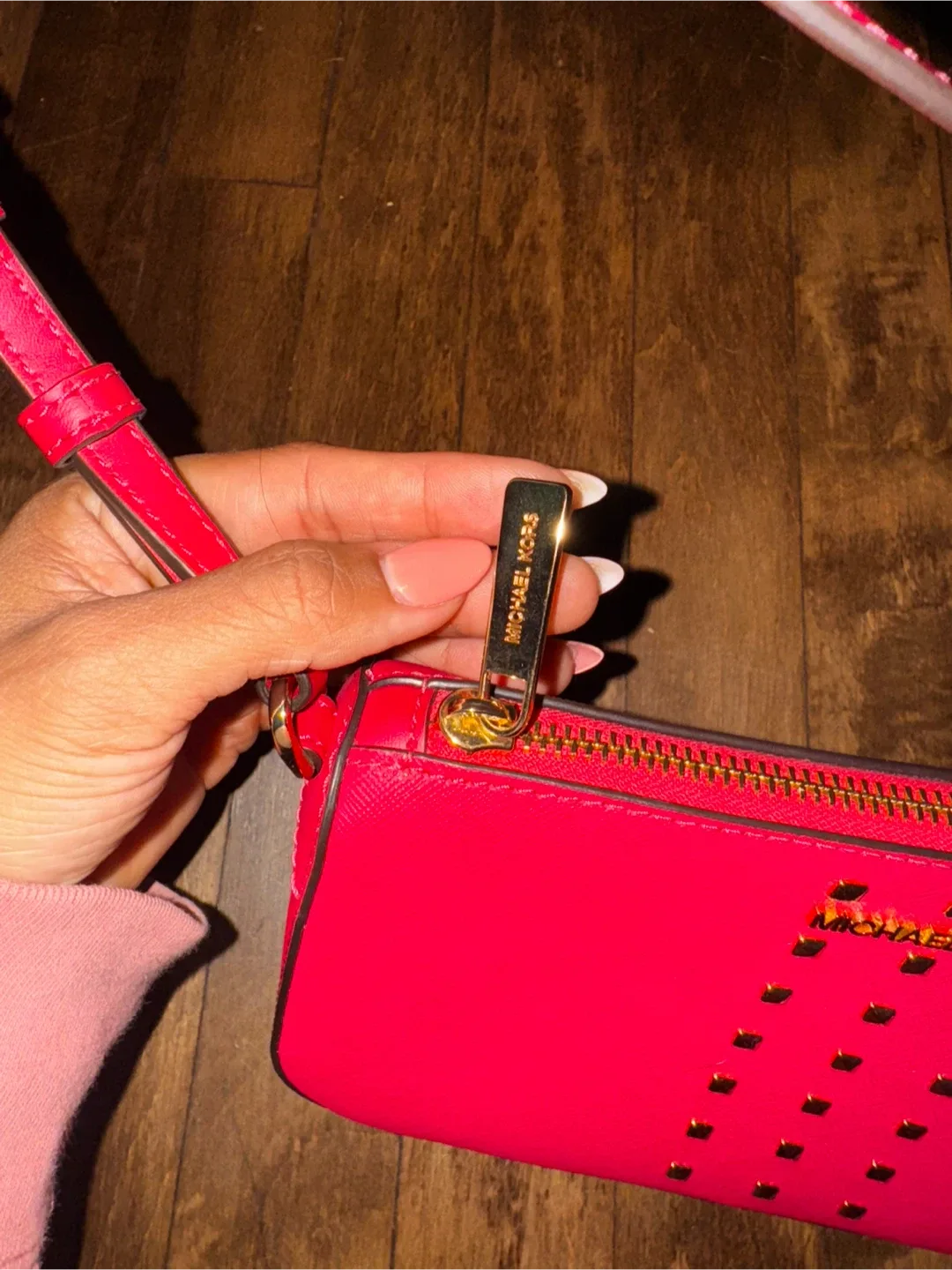 Michael Kors Pink Shoulder Bag image indicator(3)