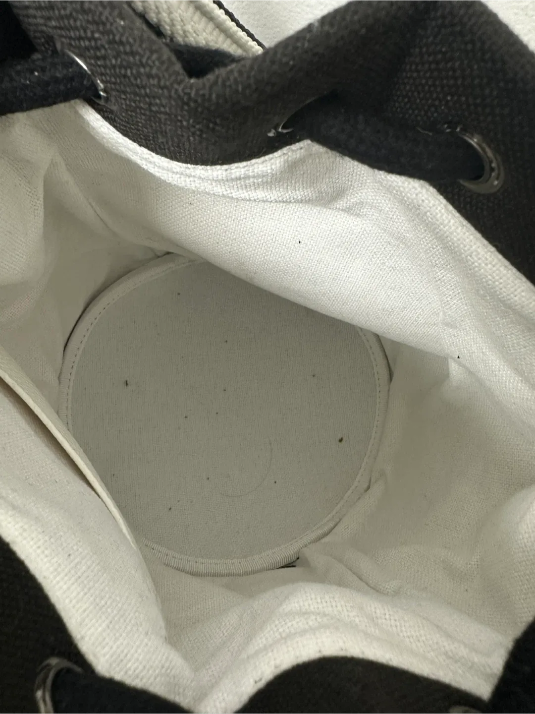 Marc Jacobs The Bucket Bag Black image indicator(4)