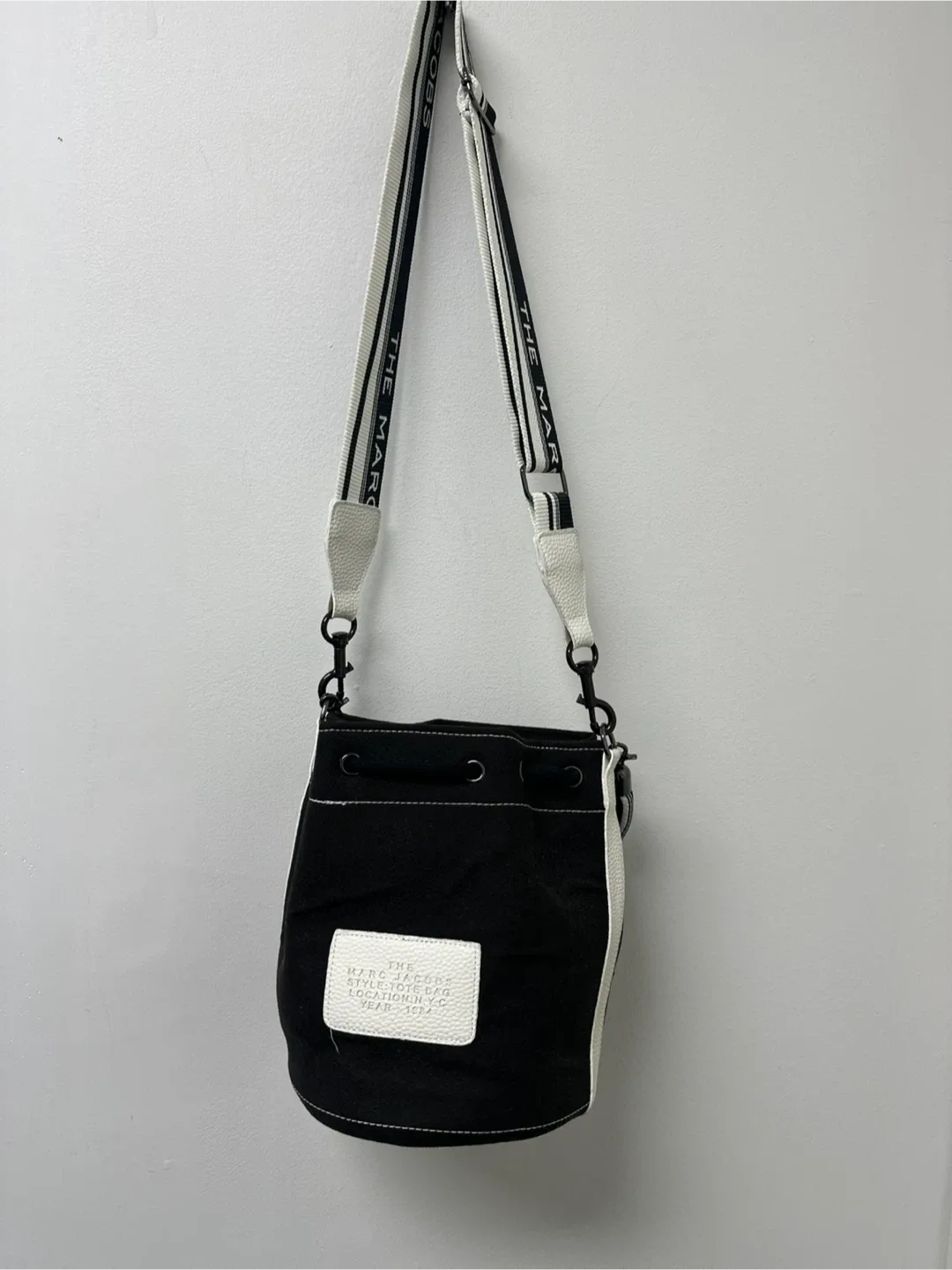 Marc Jacobs The Bucket Bag Black image indicator(3)