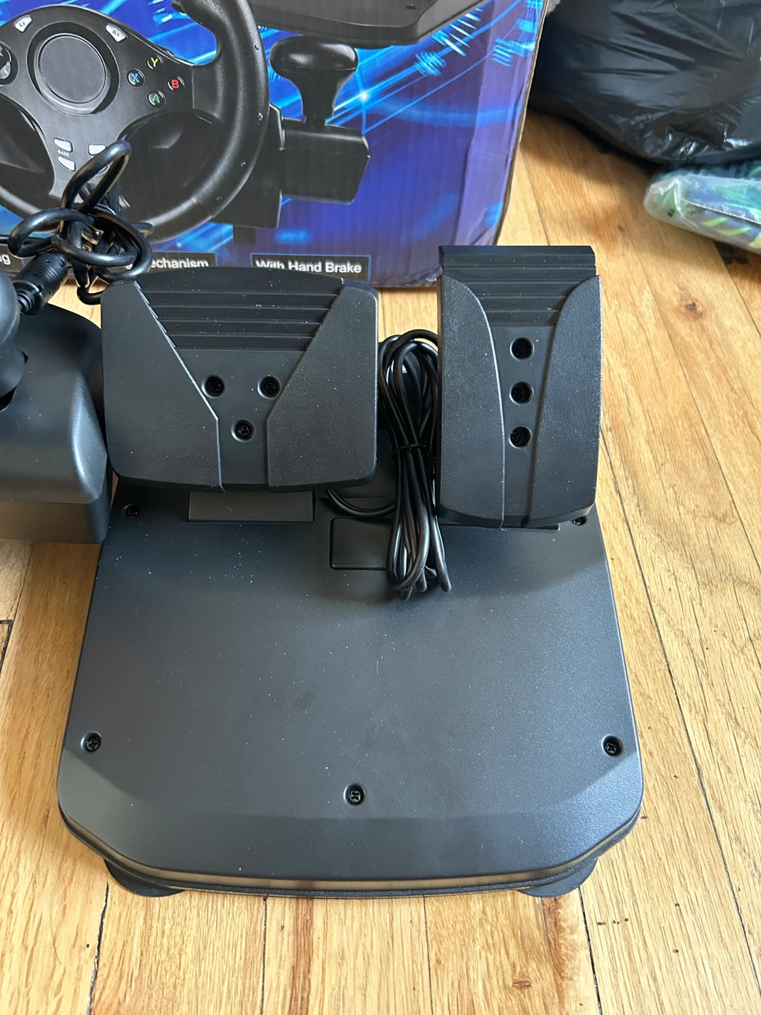 R270 Racing Wheel with Pedals - Like New! - photo 2