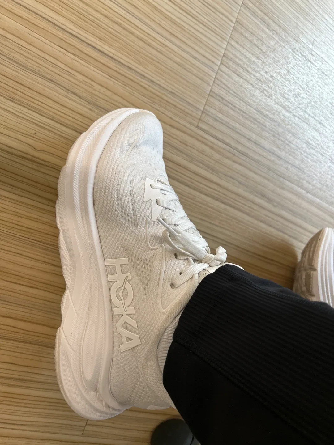 Hoka Clifton 10 Women Size 7.5 White image indicator(3)