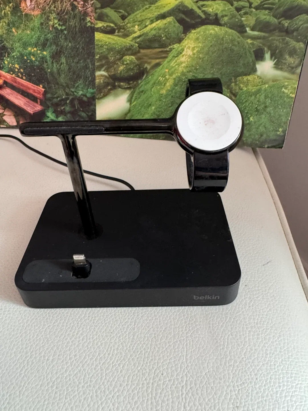 Belkin Charging Stand - Black image indicator(2)