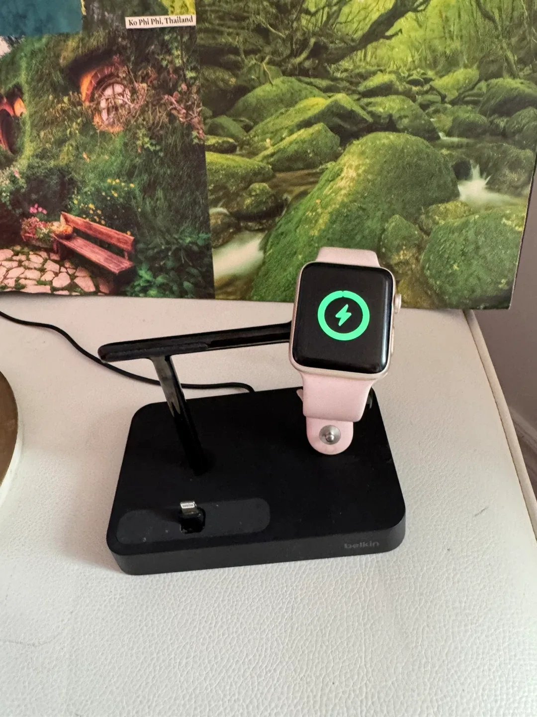 Belkin Charging Stand - Black image indicator(4)