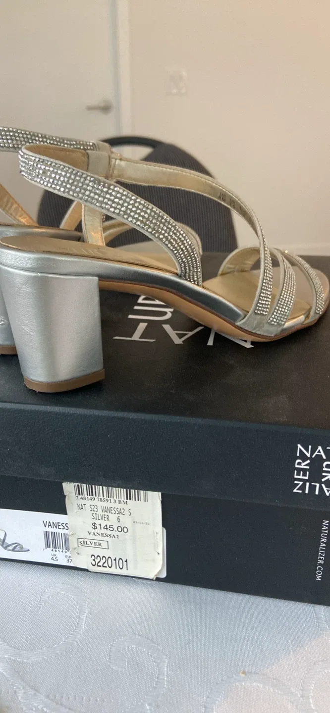 Naturalizer Vanessaz Silver Heels Size 5 image indicator(3)