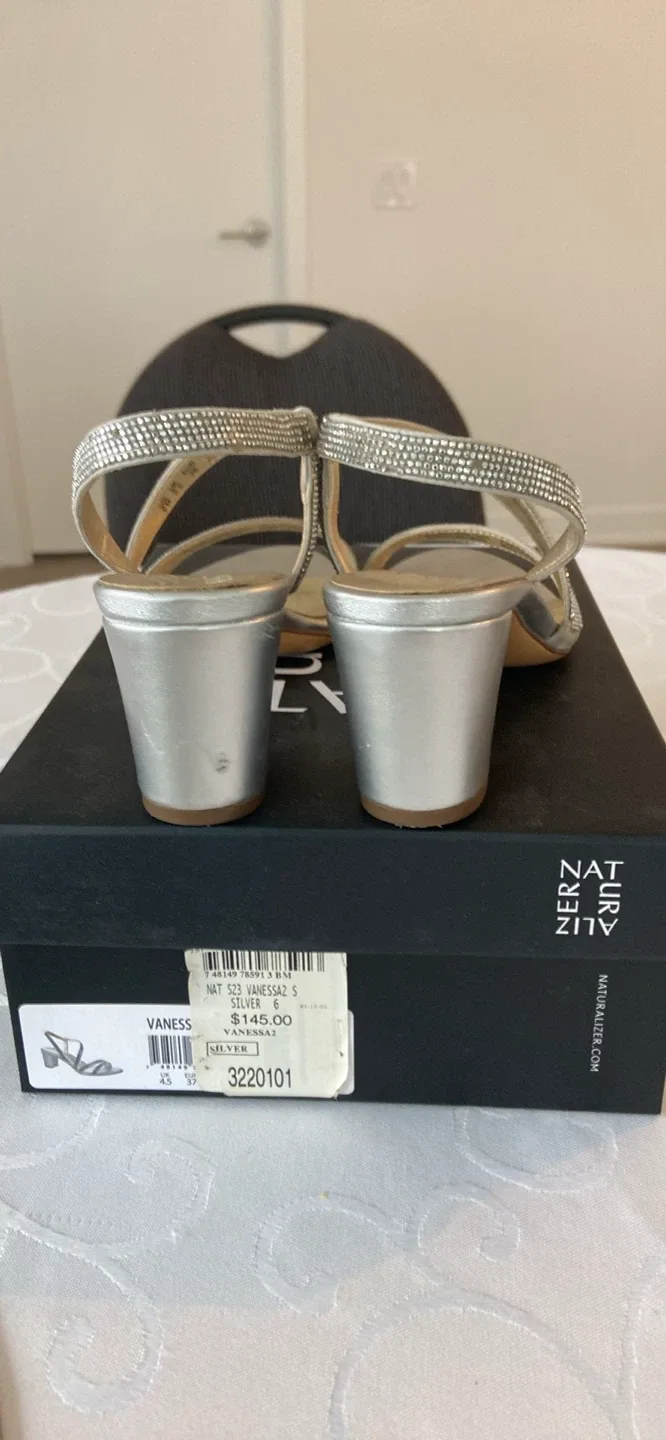 Naturalizer Vanessaz Silver Heels Size 5 image indicator(2)
