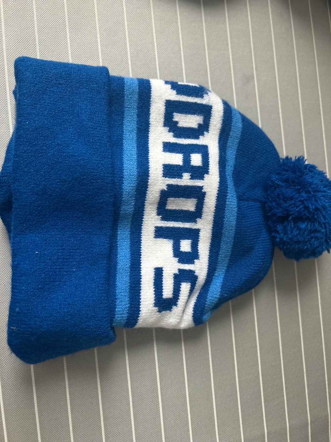 Canada Pom Pom Toque - Grey, White, Black image indicator(3)