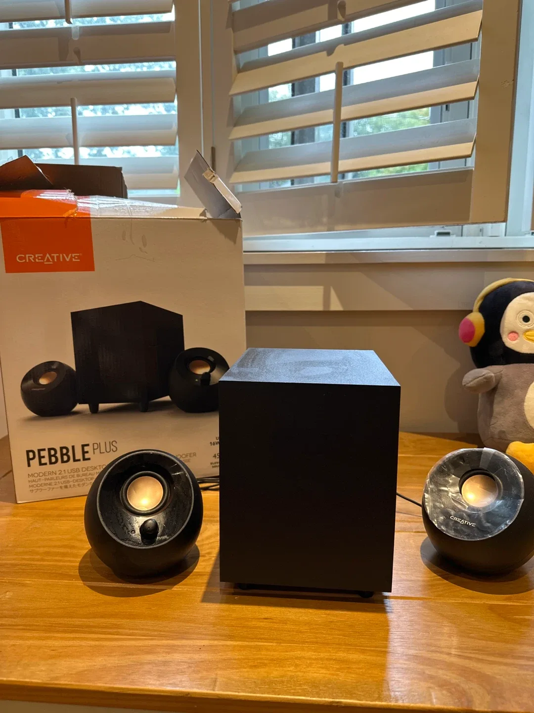 Creative Pebble Plus 2.1 Desktop Speakers with Subwoofer thumbnail