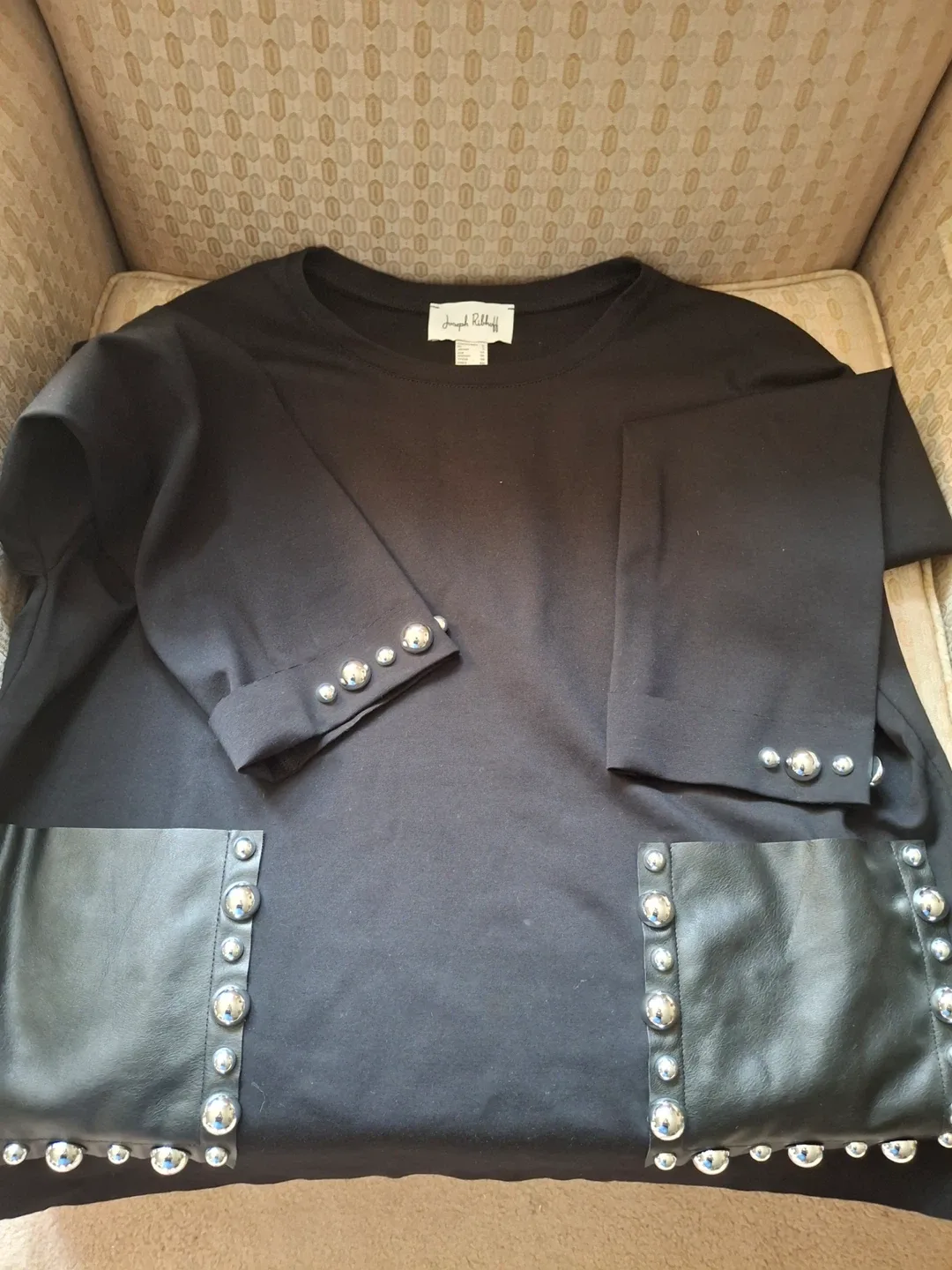 Joseph Ribkoff black top - Size 6 image indicator(3)