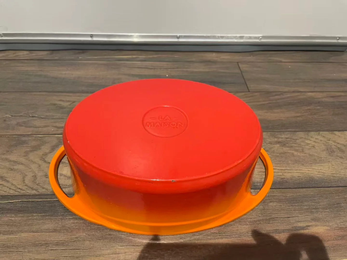 La Maison Orange cast iron casserole image indicator(2)