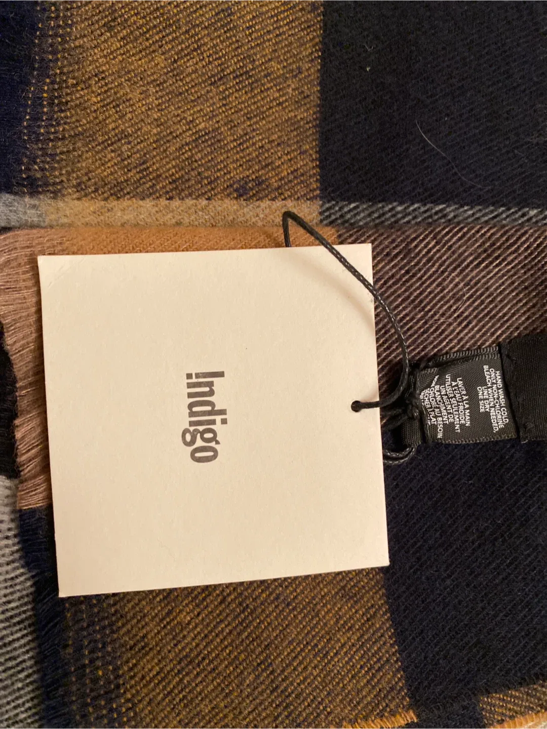 Unisex winter scarf (New) image indicator(2)