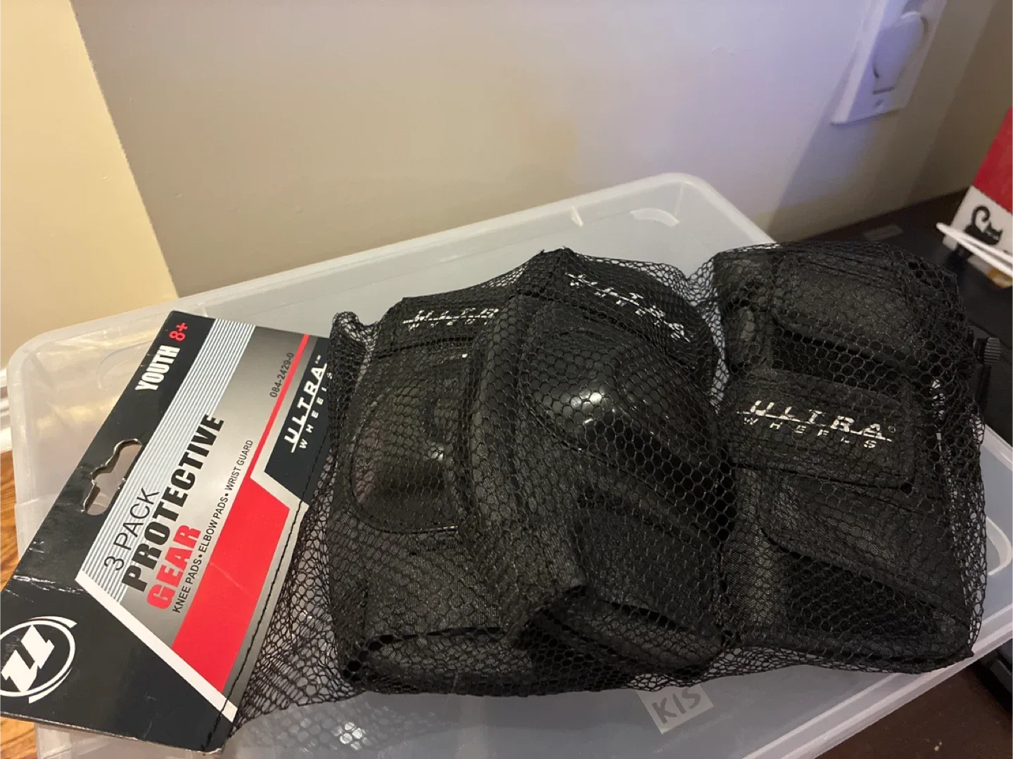 Ultra Wheels Youth 8+ Protective Gear Set thumbnail