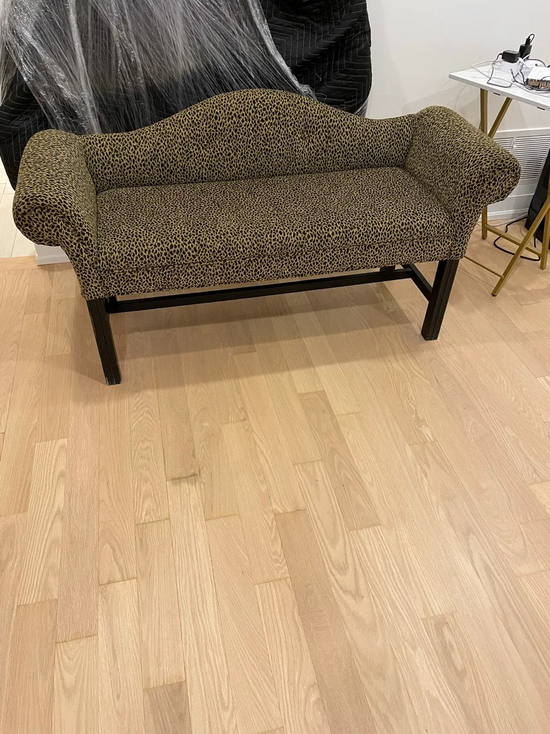 Leopard Print Bench image indicator(3)