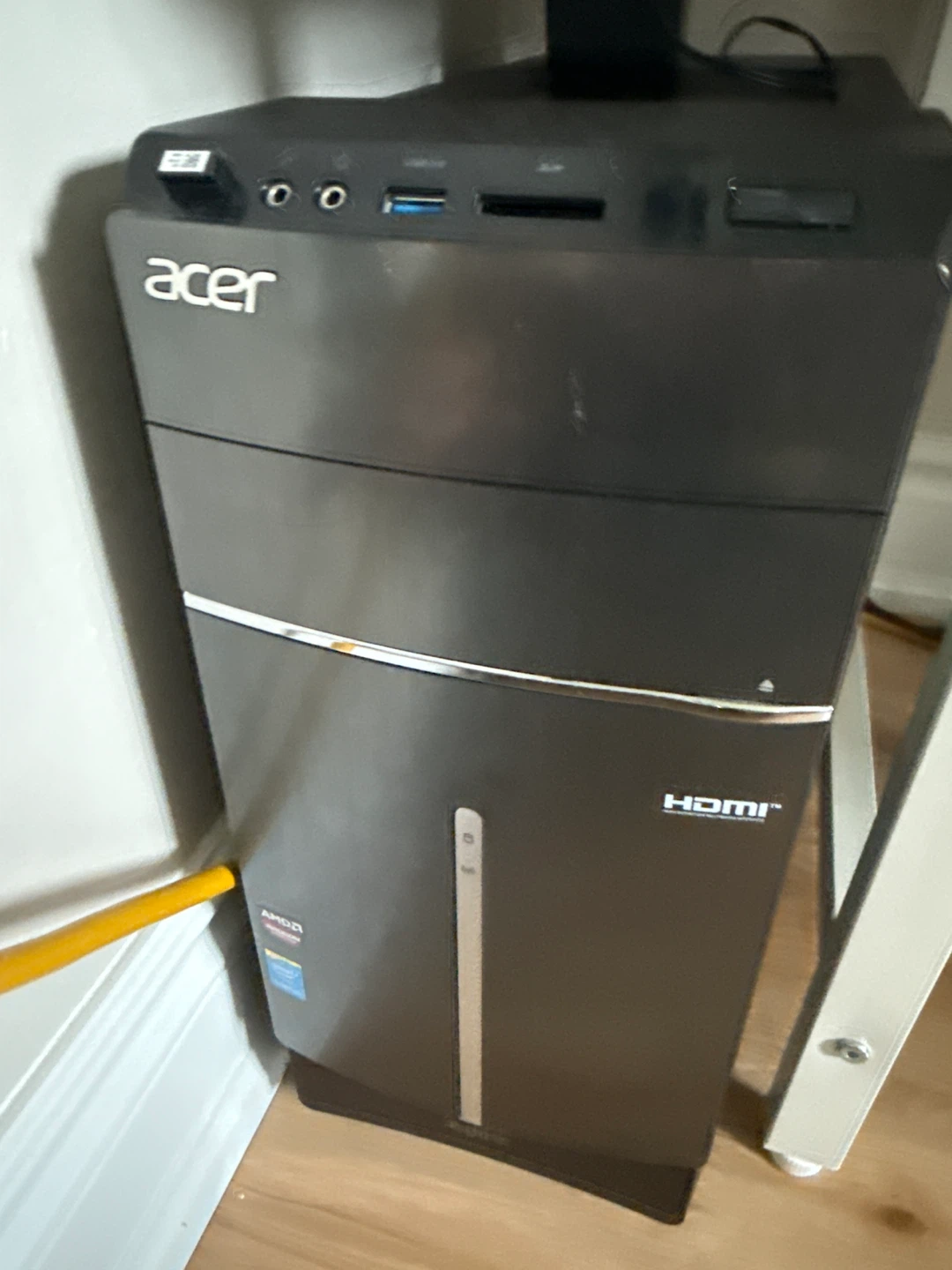 Dell Monitor, Acer Keyboard, Mouse, & Aspire T ATC-605-ER2J PC