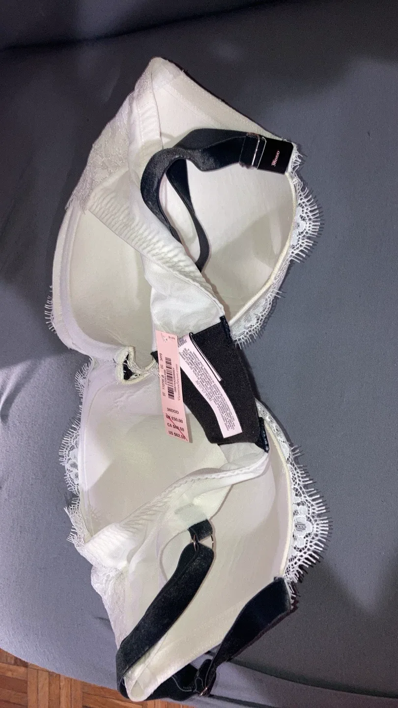 Victoria's Secret White Lace Bra - Size 38DDD image indicator(3)