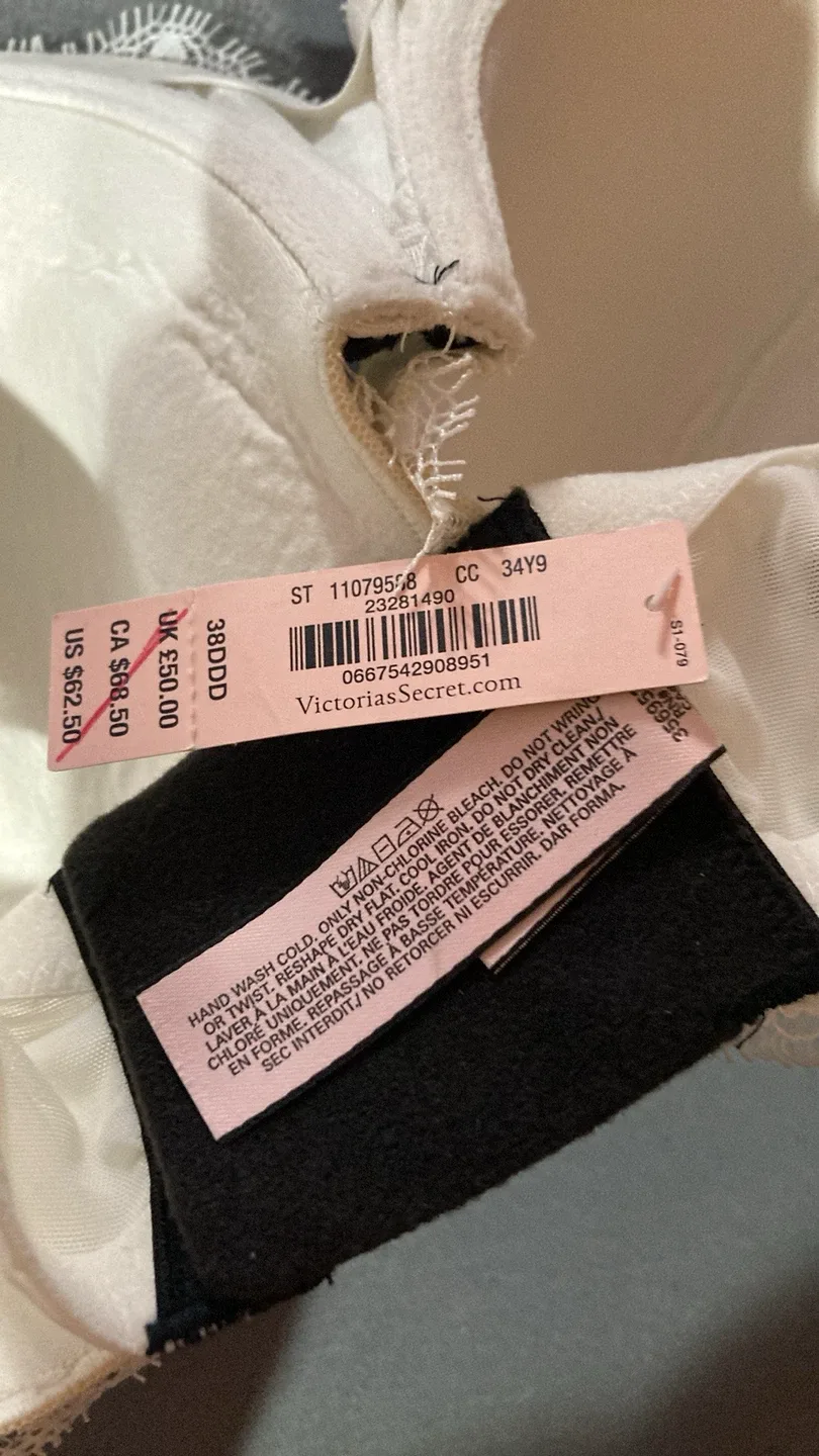 Victoria's Secret White Lace Bra - Size 38DDD image indicator(2)