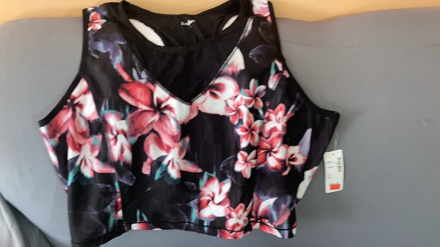 Penbrooke 2X Floral Activewear Set image indicator(4)