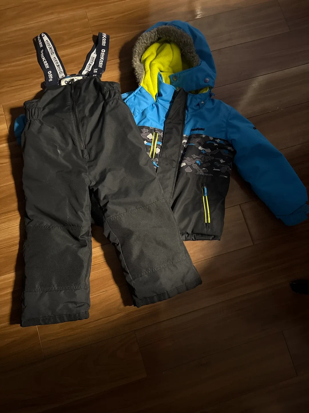 OshKosh B'gosh Snowsuit Set size 4