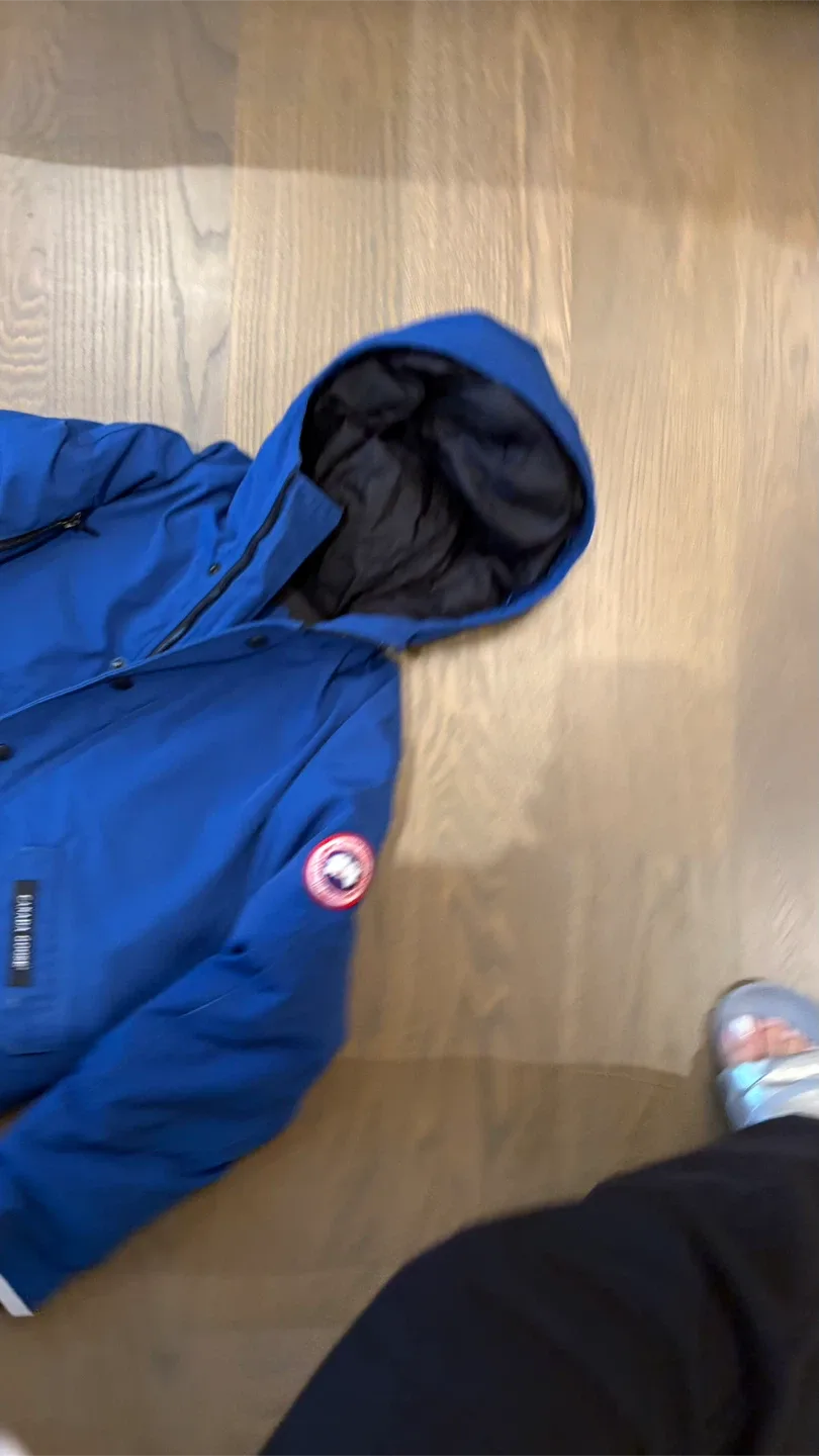 Canada Goose Bomber Jacket Blue Size M/M (10-12) image indicator(5)