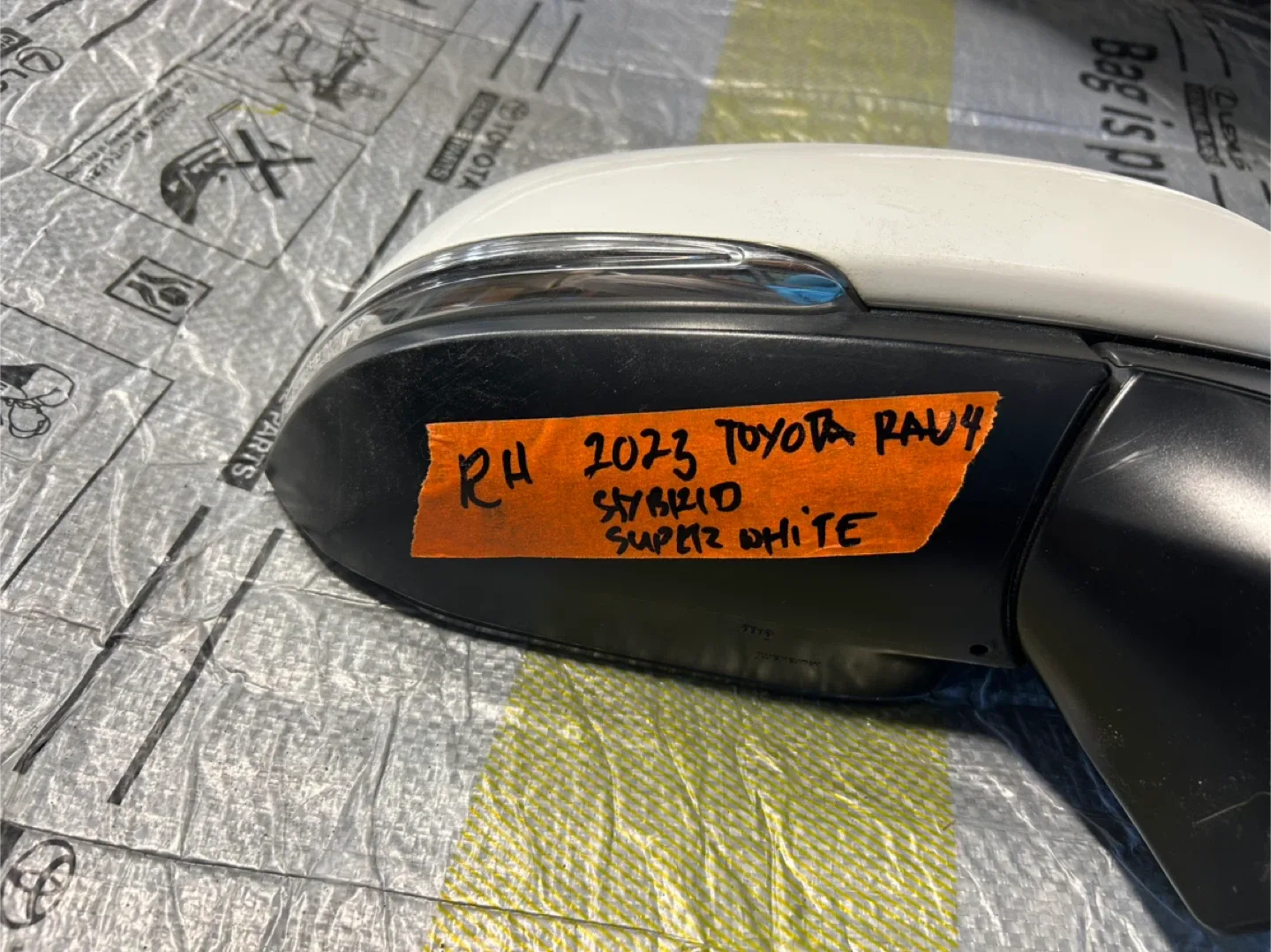 Toyota RAV4 2023 Right Side Mirror - Super White image indicator(3)