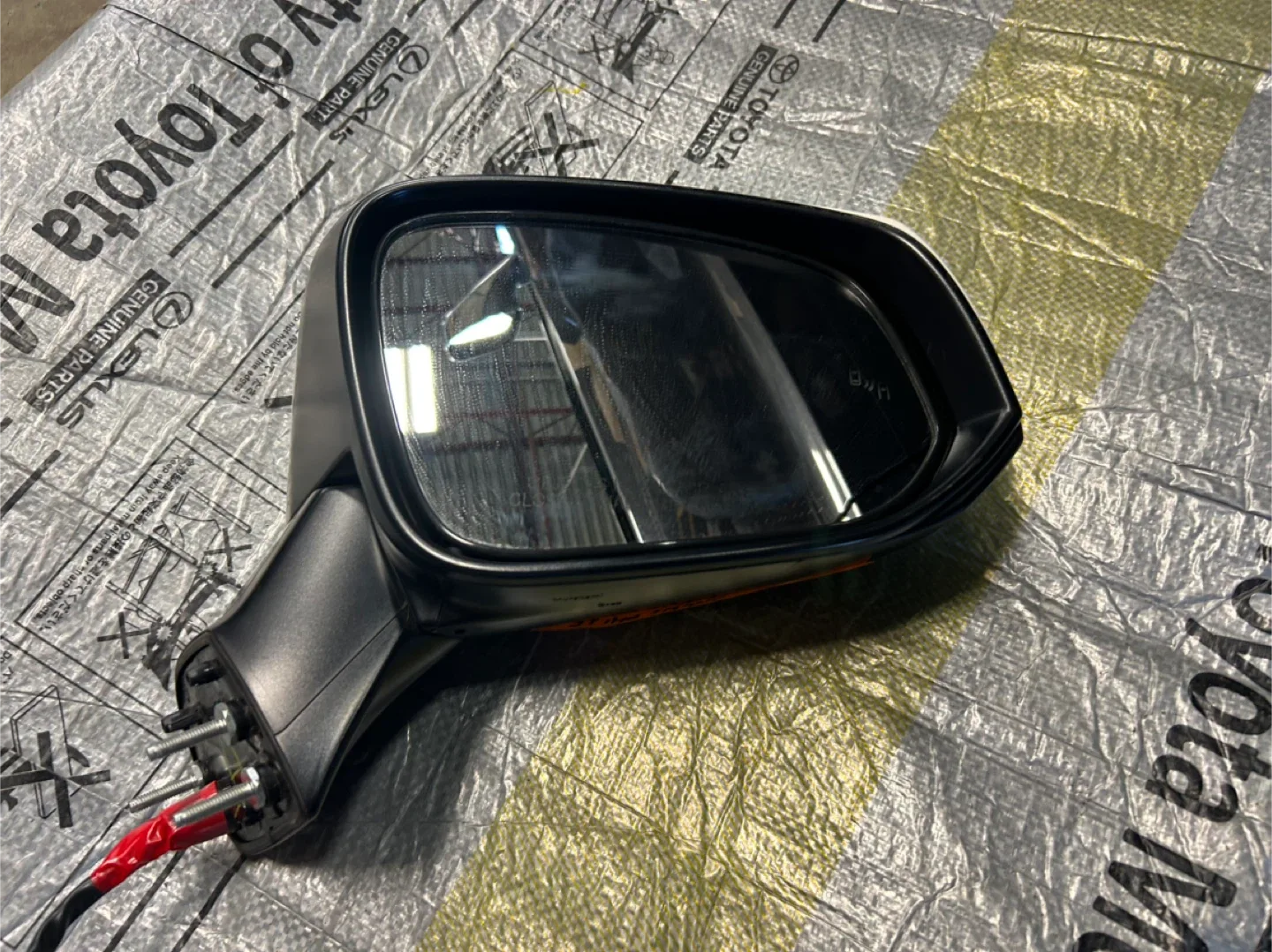 Toyota RAV4 2023 Right Side Mirror - Super White image indicator(6)