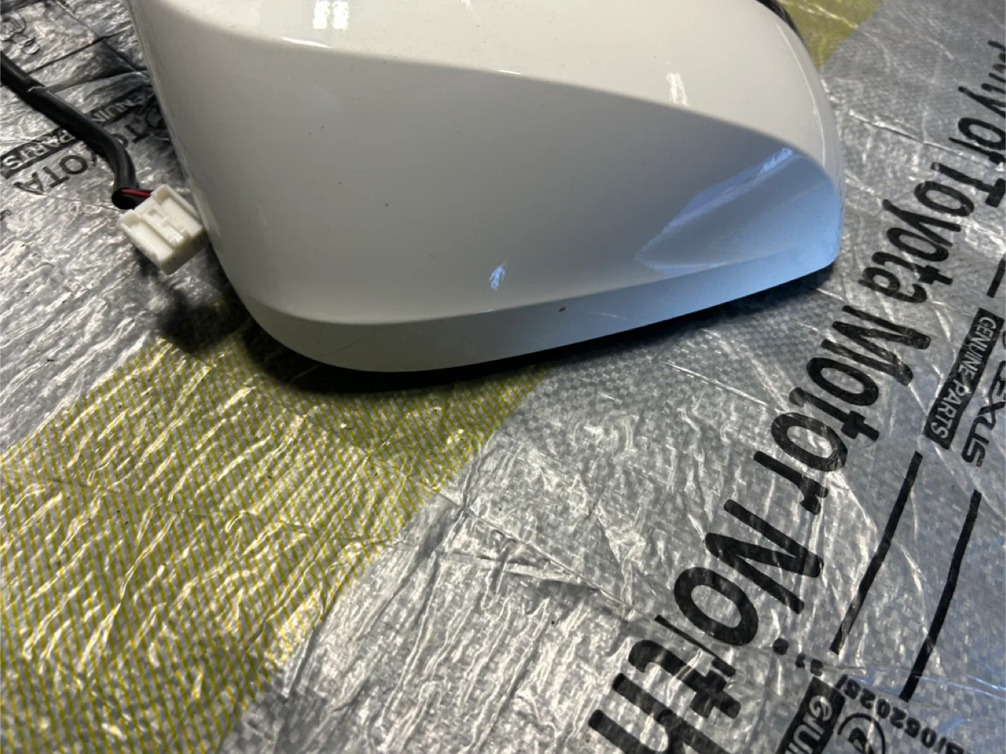 Toyota RAV4 2023 Right Side Mirror - Super White image indicator(5)