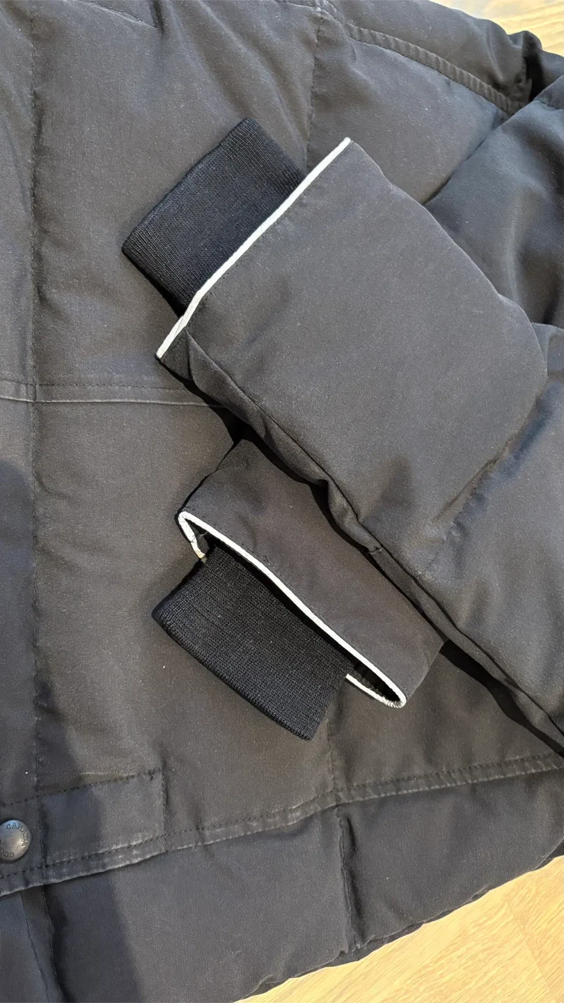 Canada Goose Down Parka - Black - Size L (14-16) image indicator(4)