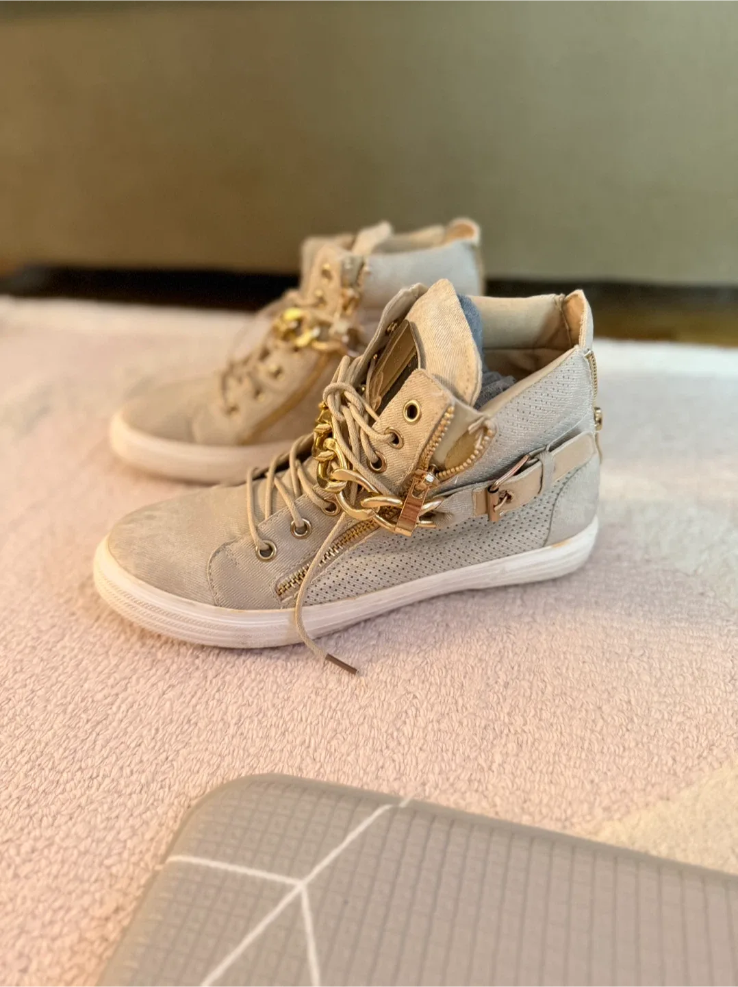 Beige Gold Sneakers Size 37 image indicator(3)