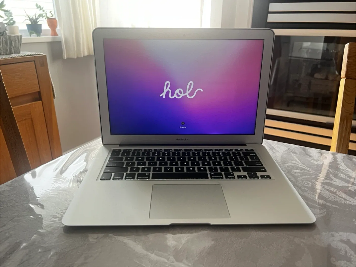 Apple MacBook Air 13” 2017 model image indicator(2)