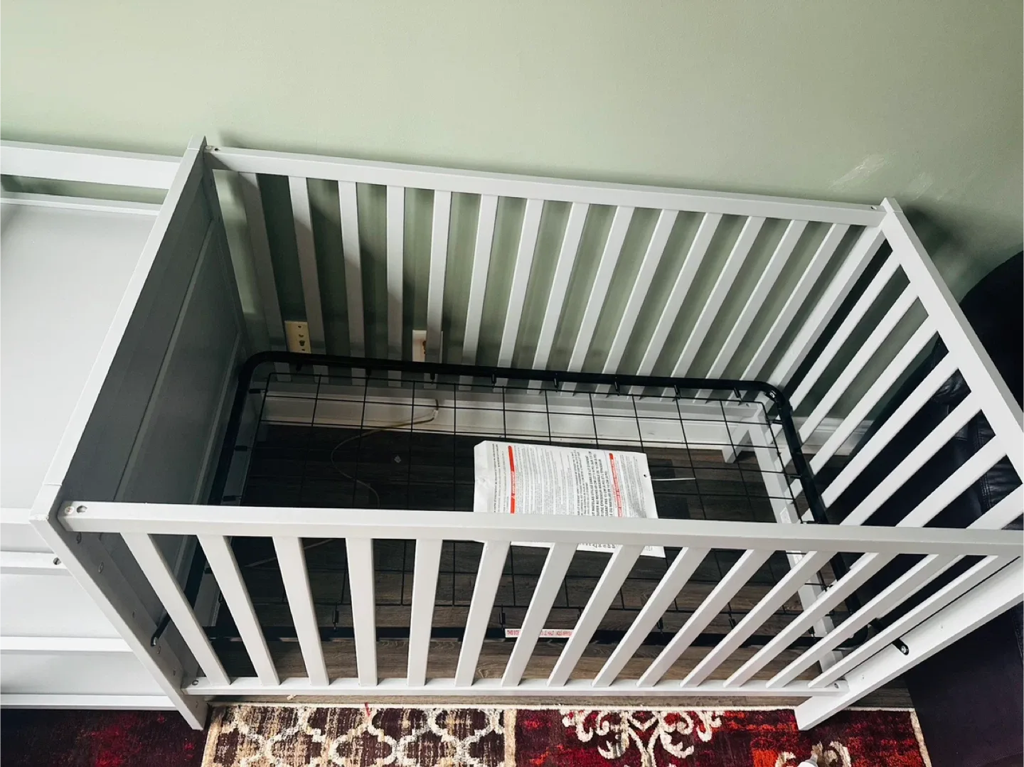 Baby Crib and Changing Table Combo image indicator(4)