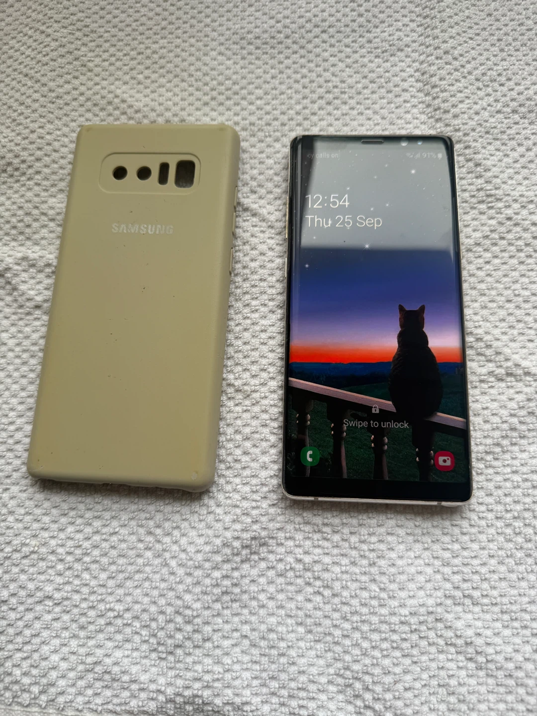Samsung Galaxy Note 8 Gold with Case