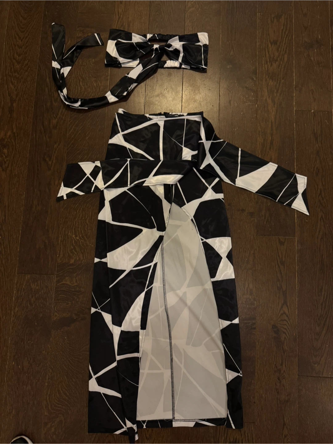 Fashion Nova Black & White Two-Piece Set - photo 2