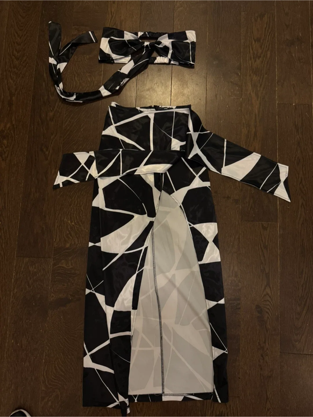 Fashion Nova Black & White Two-Piece Set image indicator(2)