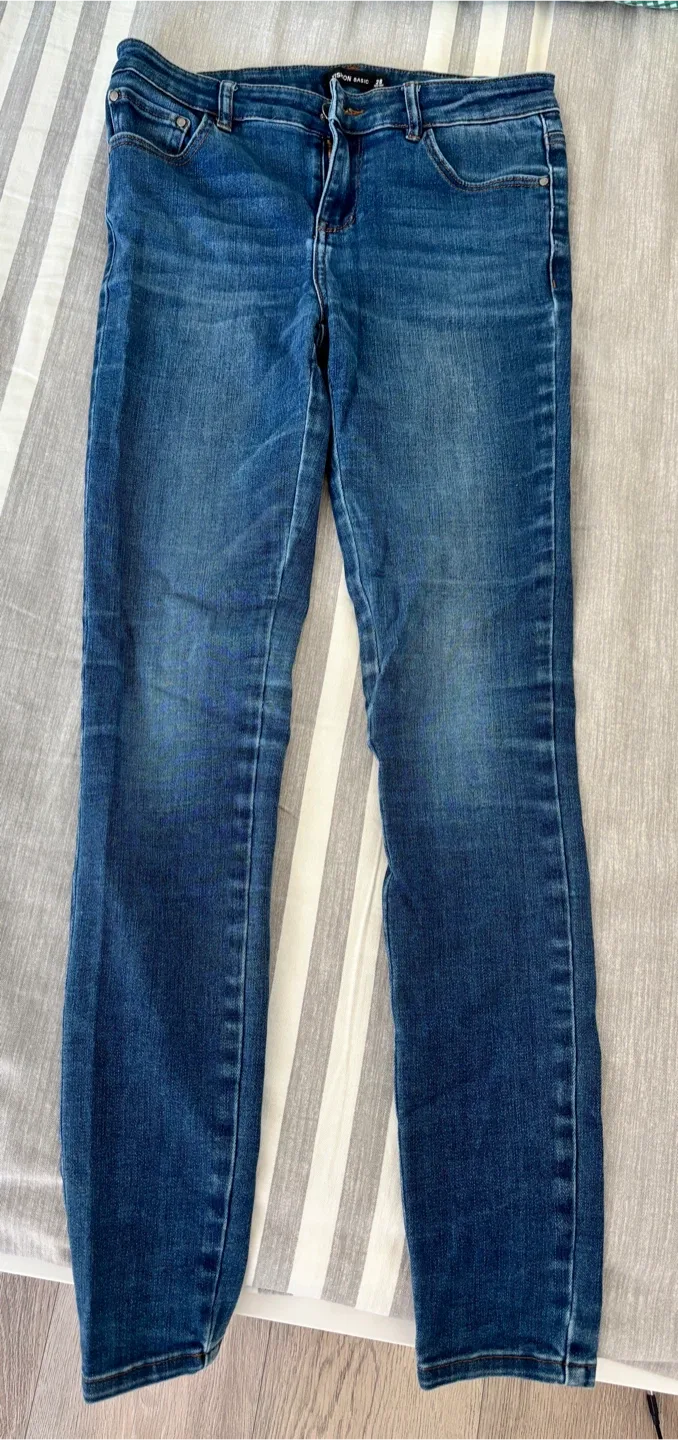 3 Jeans, Size 28 image indicator(2)