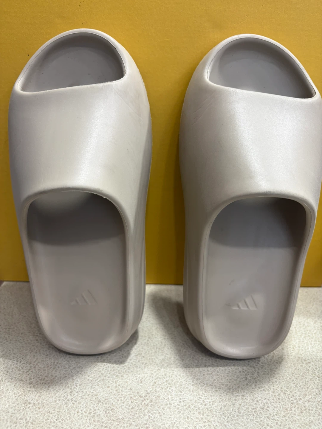 Adidas Yeezy Slide - Size 4.5 children - photo 2