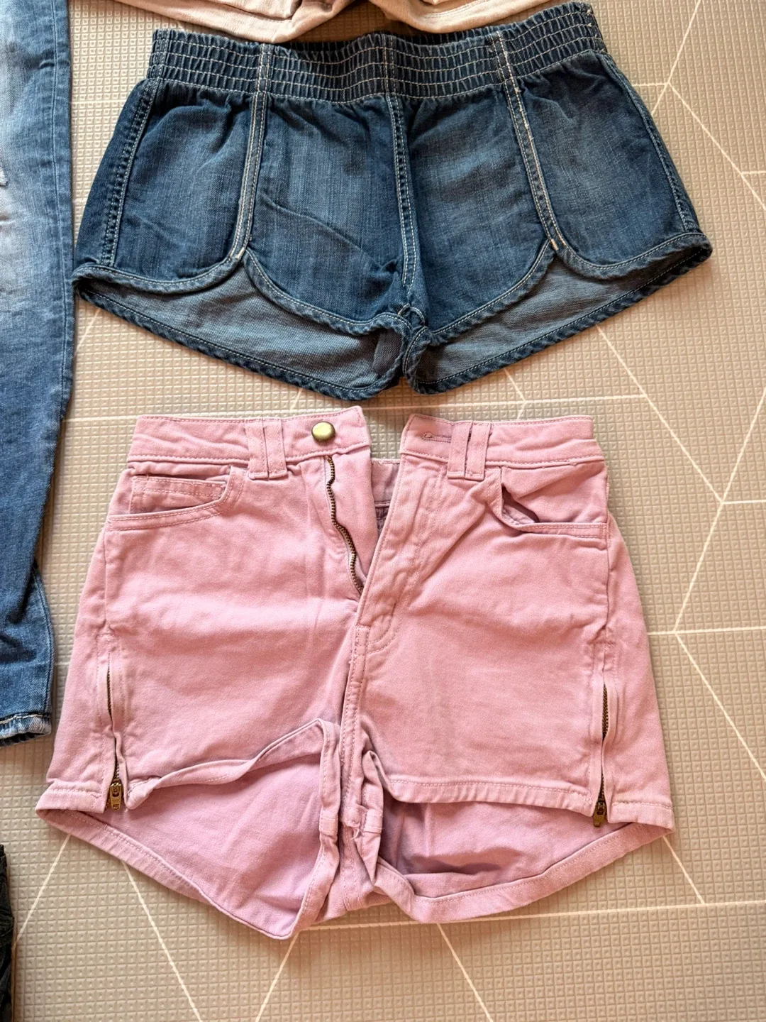 Mixed Lot of Shorts and Jeans image indicator(2)