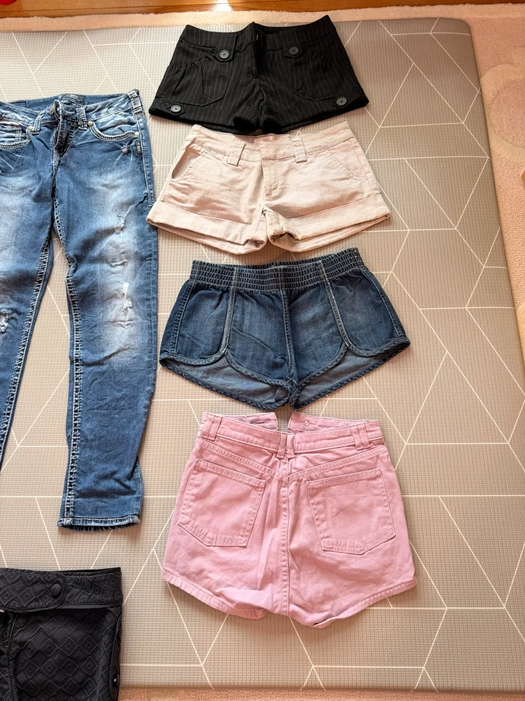 Mixed Lot of Shorts and Jeans image indicator(3)