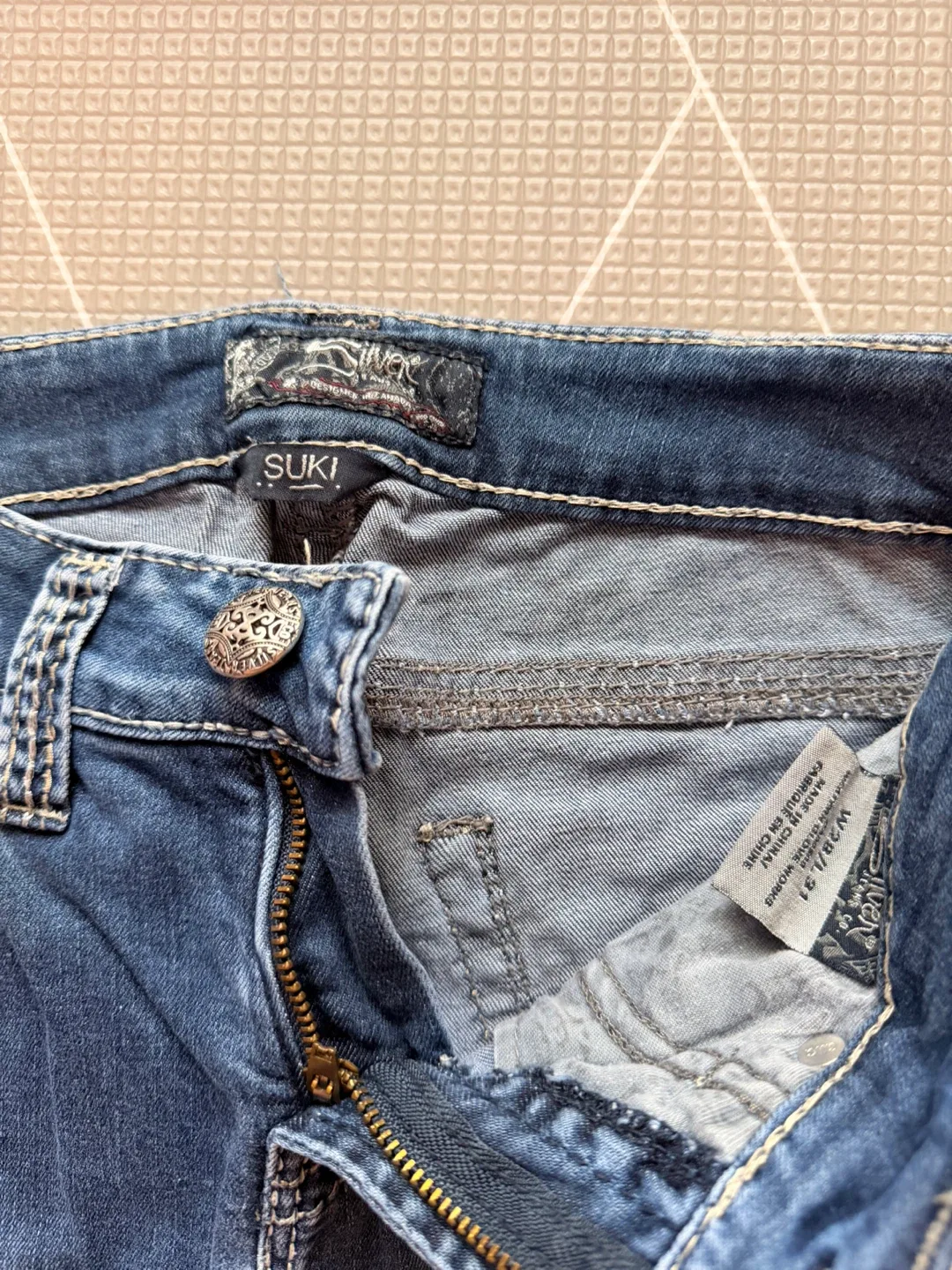 Mixed Lot of Shorts and Jeans image indicator(5)