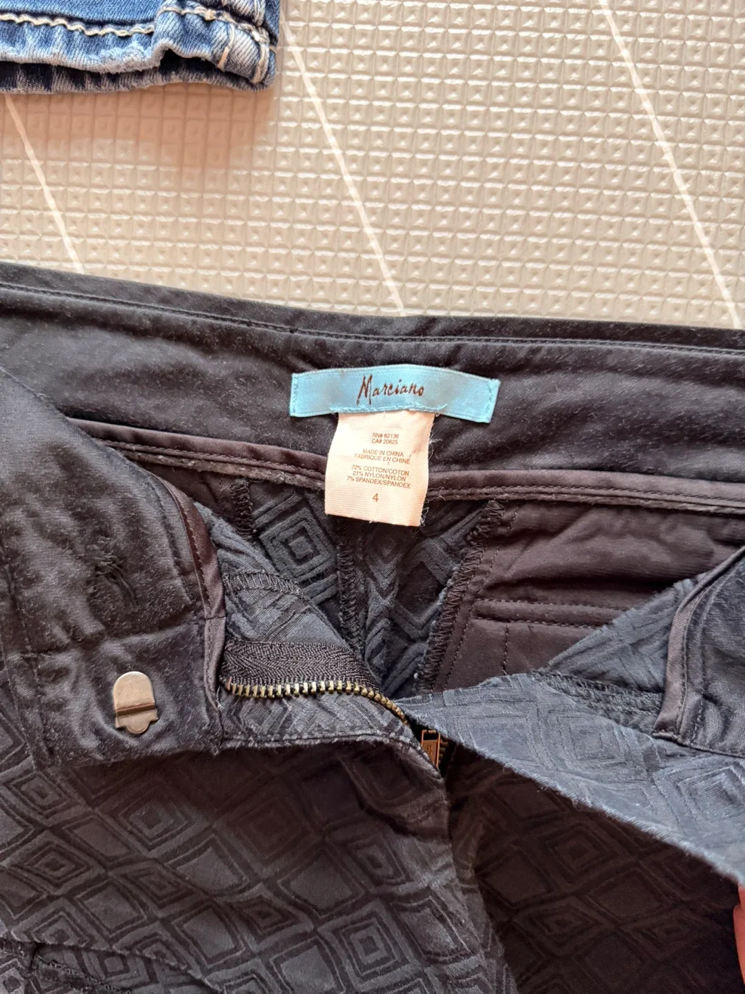 Mixed Lot of Shorts and Jeans image indicator(7)