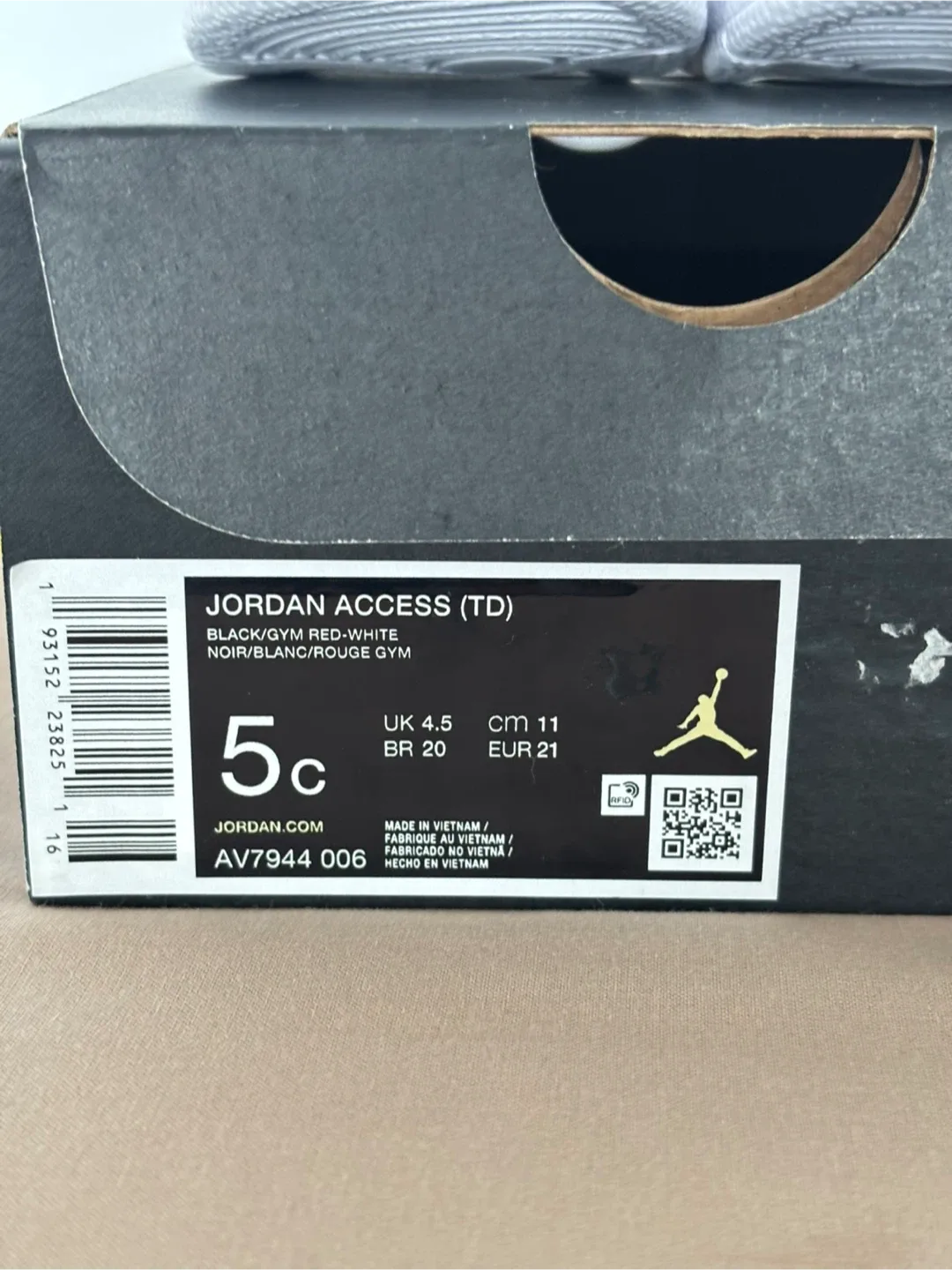 Jordan Access (TD) Black/Red Kids Size 5c image indicator(3)