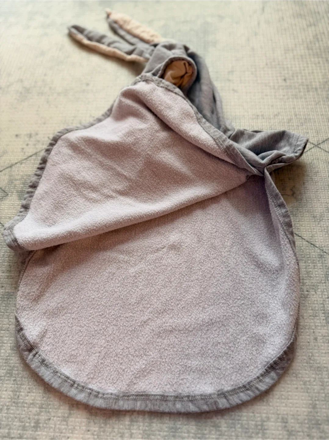 Dog & Daisy Bunny Hooded Towel - Grey image indicator(3)