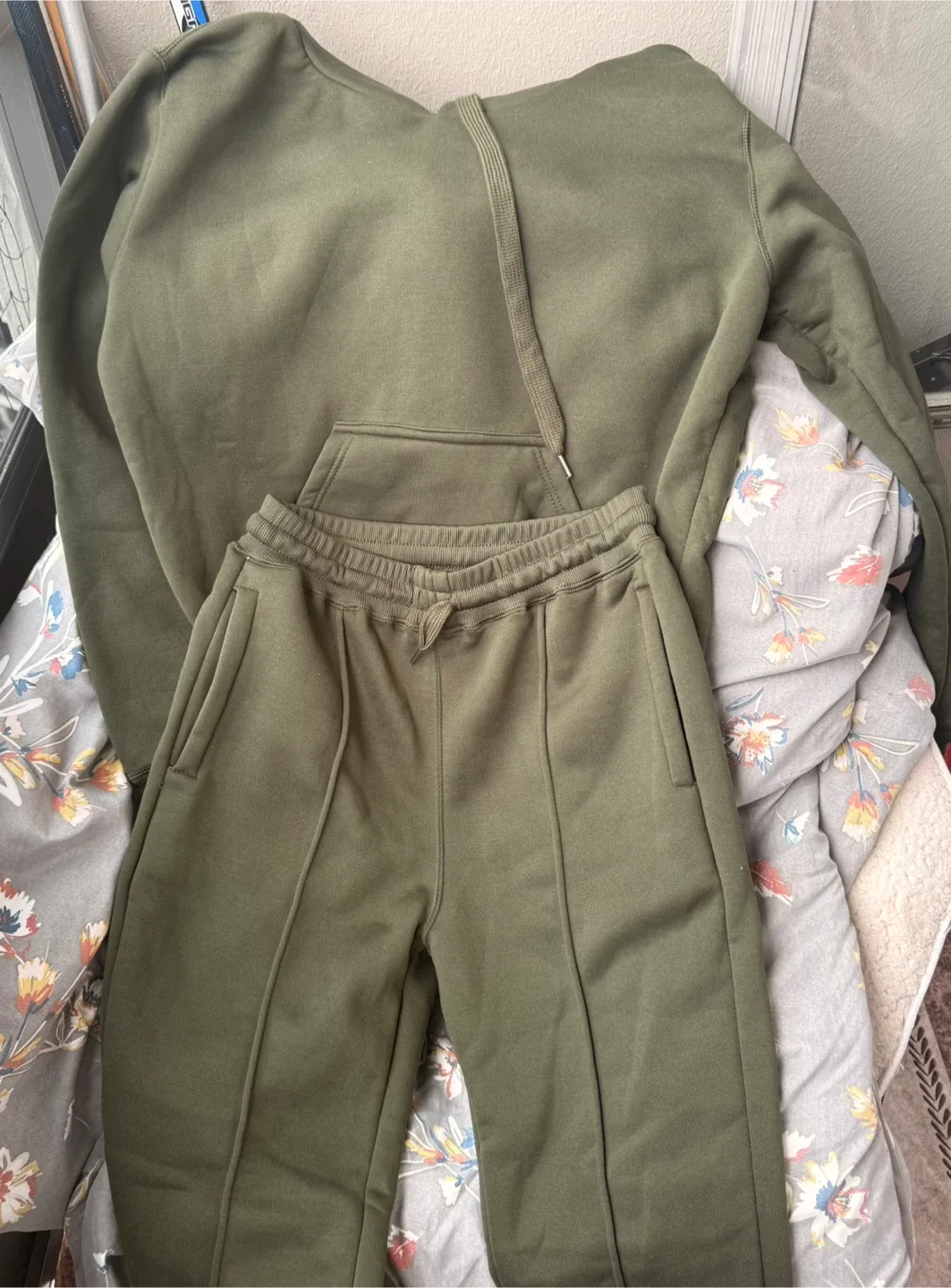 Green Hoodie and Sweatpants Set thumbnail