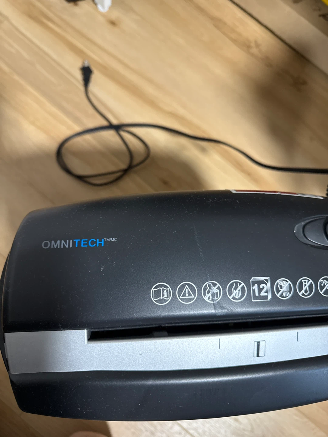 Omnitech 12-Sheet Shredder - photo 3